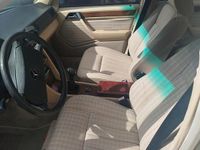 Second-hand Mercedes E230 1990 Bej Berlinǎ