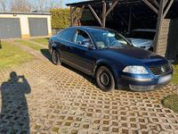 Usata VW Passat 101 CV (74 kW) 2003 Blu Berlina
