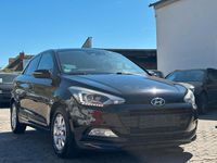 Gebraucht Hyundai i20 Passion 101 PS (74 kW) 2017 Schwarz Limousine