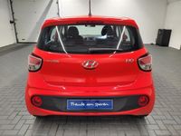 Gebraucht Hyundai i10 67 PS (49 kW) 2019 Rot (tomatorot) Kleinwagen
