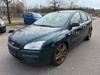 Gebraucht Ford Focus Trend 116 PS (85 kW) 2005 Grün Limousine
