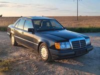 Gebraucht Mercedes E260 160 PS (117 kW) 1991 Blau Limousine