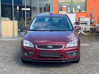 Gebraucht Ford Focus Ghia 101 PS (74 kW) 2005 Rot Limousine