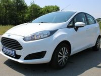 Gebraucht Ford Fiesta Trend 101 PS (74 kW) 2015 Weiß Kleinwagen