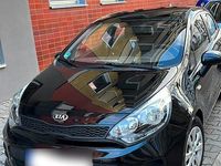 Gebraucht Kia Rio 84 PS (61 kW) 2016 Schwarz Kleinwagen