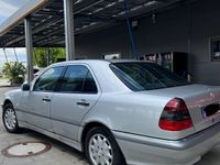 gebraucht Mercedes C180 nur 124.000 Kilometer