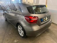 Gebraucht Mercedes A180 Urban 109 PS (80 kW) 2017 Grau Limousine