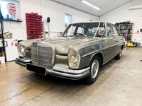 Gebraucht Mercedes 250 150 PS (110 kW) 1966 Grün Limousine