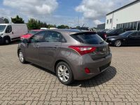 Gebraucht Hyundai i30 Style 128 PS (94 kW) 2012 Cashmere brown Limousine