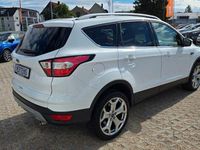 Gebraucht Ford Kuga Titanium 150 PS (110 kW) 2016 Weiß SUV