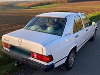 Gebraucht Mercedes 190 72 PS (52 kW) 1988 Weiß Limousine