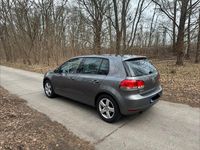 Gebraucht VW Golf VI Team 105 PS (77 kW) 2011 Grau Kleinwagen