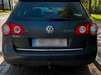 Usata VW Passat 105 CV (77 kW) 2007 Blu Station wagon