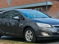 Usata Opel Astra 100 CV (73 kW) 2012 Andere farben Utilitaria