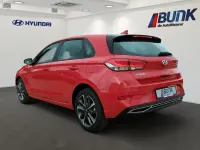 Gebraucht Hyundai i30 Trend 120 PS (88 kW) 2024 Engine red Limousine