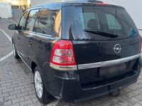 Gebraucht Opel Zafira 143 PS (105 kW) 2012 Schwarz Van / Kleinbus