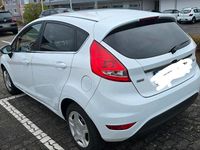 Usata Ford Fiesta 96 CV (70 kW) 2011 Bianco Berlina