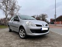 Gebraucht Renault Clio II 65 PS (47 kW) 2007 Silber