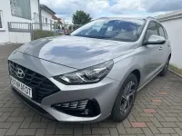 Gebraucht Hyundai i30 110 PS (80 kW) 2022 Sleek silver (metallic) Kombi