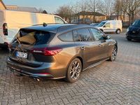 Gebraucht Ford Focus ST-Line X 116 PS (85 kW) 2024 Grau Limousine