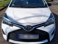 Gebraucht Toyota Yaris 45 PS (33 kW) 2015 Weiß Kleinwagen
