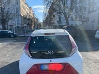 Gebraucht Toyota Aygo 69 PS (50 kW) 2017 Weiß Kleinwagen
