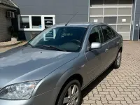 Usado Ford Mondeo 145 CV (106 kW) 2005 Gris Berlina