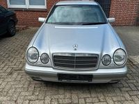 Gebraucht Mercedes E240 170 PS (125 kW) 1998 Silber Limousine