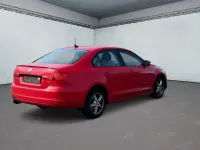 Gebraucht VW Jetta Highline 140 PS (102 kW) 2011 Rot Limousine