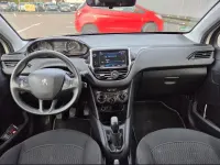 Gebraucht Peugeot 208 Active 99 PS (72 kW) 2017 Weiß Kleinwagen