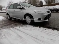 Gebraucht Ford Focus Trend 101 PS (74 kW) 2012 Silber Limousine