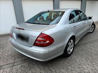 Gebraucht Mercedes E280 Avantgarde 190 PS (139 kW) 2005 Silber Limousine