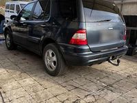 Gebraucht Mercedes ML270 163 PS (119 kW) 2001 Blau SUV