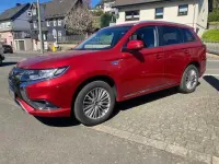 Gebraucht Mitsubishi Outlander P-HEV Basis 135 PS (99 kW) 2018 Karminrot metallic (metallic) SUV