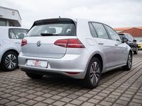 Gebraucht VW e-Golf 85 kW (116 PS) 2016 Silber metallic Kleinwagen