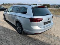Gebraucht VW Passat R-line 200 PS (147 kW) 2022 Scale silver metallic Kombi