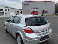 Second-hand Opel Astra 105 CP (77 kW) 2004 Argintiu Hatchback