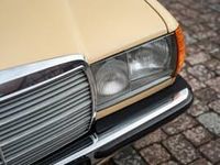 Gebraucht Mercedes 200 109 PS (80 kW) 1982 Gelb Kombi