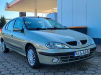 Gebraucht Renault Mégane 95 PS (69 kW) 2001 Silber Limousine