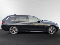 Gebraucht BMW 330e Sport Line 292 PS (214 kW) 2022 Black sapphire metallic metallic Limousine