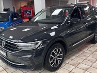 Gebraucht VW Tiguan Life 150 PS (110 kW) 2021 Uranograu/cinza urano SUV