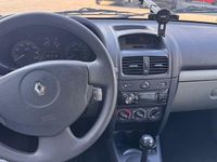 Second-hand Renault Clio II 2002 Verde Berlinǎ