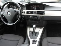 Gebraucht BMW 318 143 PS (105 kW) 2011 Blau Limousine