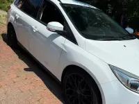 Gebraucht Ford Focus Trend 125 PS (91 kW) 2015 Weiß Limousine