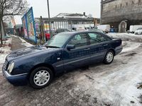 Gebraucht Mercedes E200 Elegance 136 PS (100 kW) 1996 Blau Limousine