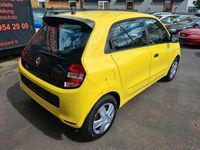 Gebraucht Renault Twingo Life 69 PS (50 kW) 2016 Gelb Kleinwagen