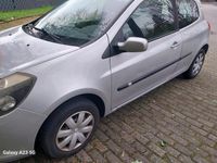 Gebraucht Renault Clio III 88 PS (64 kW) 2006 Silber Kleinwagen