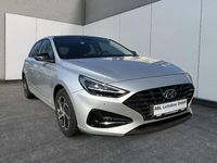 Gebraucht Hyundai i30 Intro Edition 110 PS (80 kW) 2020 Platinum silver Limousine