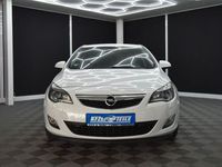 Gebraucht Opel Astra Innovation 179 PS (131 kW) 2011 Weiß Kombi