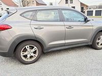 Gebraucht Hyundai Tucson Select 132 PS (97 kW) 2019 Olivine grey / mic SUV